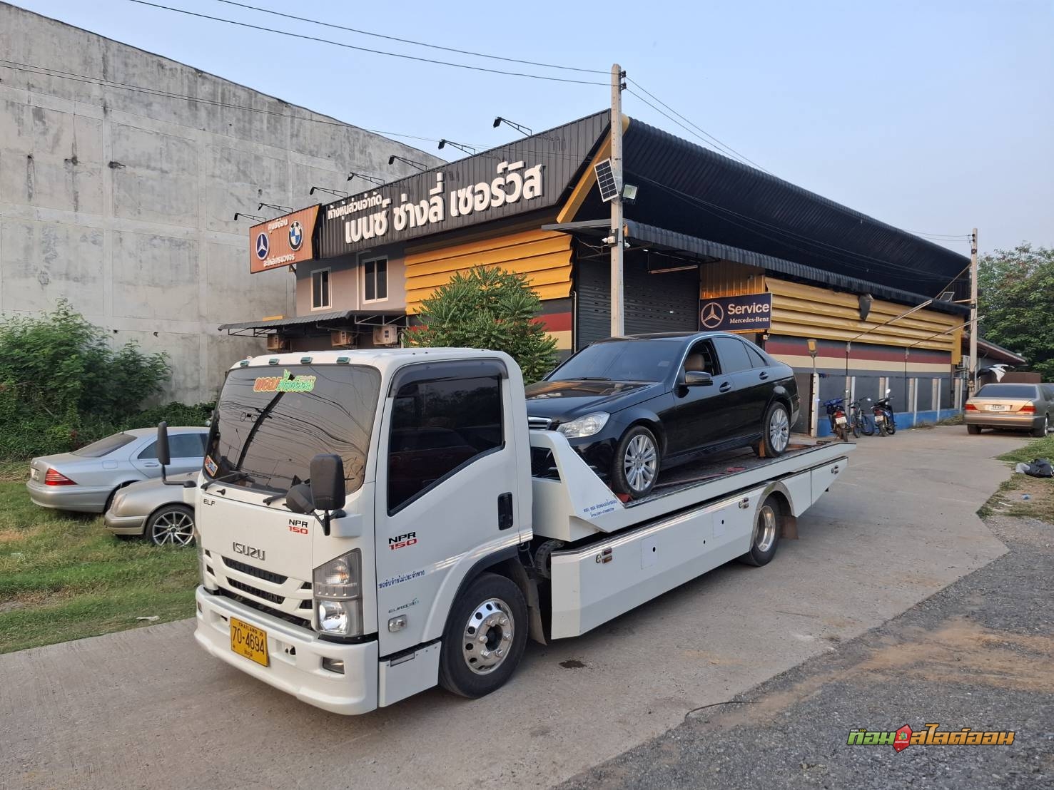 เมอร์เซเดส-เบนซ์ E-Class E200 หน้าโรงเรียนสตรีชัยภูมิ ➤ อู่เบนซ์ช่างลี่